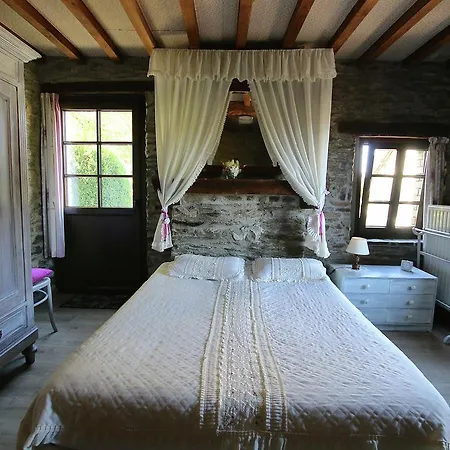 Holiday home Attractive In Baillamont With Terrace Bievre