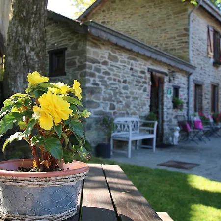 Holiday home Attractive In Baillamont With Terrace Bievre